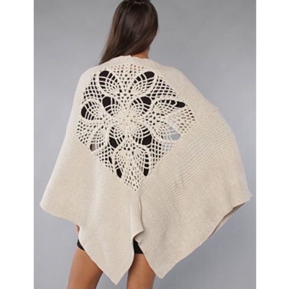Free People Knit Crochet Shawl Cape Wrap Gray Heather Boho Flower Floral Scarf - Picture 6 of 7